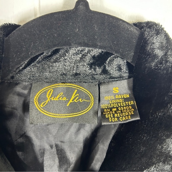 VINTAGE Juiia Kim Red & Black Velvet Pattern Long Sleeve Button Top Small - Picture 8 of 8